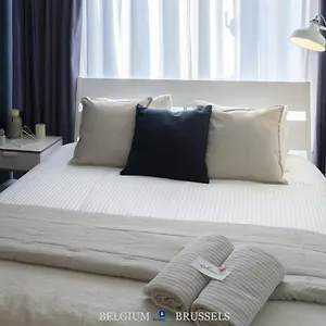 Chic With Bathroom - Terrace & Free Parking Séjour chez l'habitant